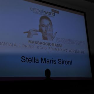 2011-Massaggiomania- Milano. Italia